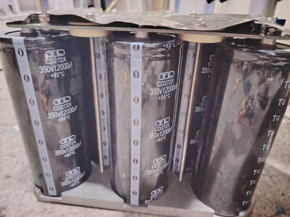 CD272X конденцатор электролитический 
350v12000uF 
+85oC 3
CD272X 
350
