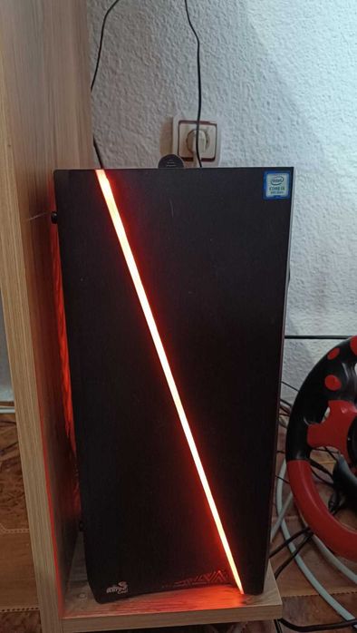 Геймърски компютър + монитор philips