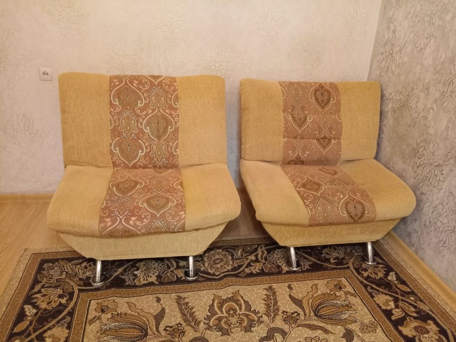 Продам 2 кресла ширина-1м,высота-1м
