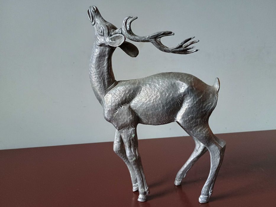 Прекрасна стара бронзова скулптура статуетка пластика от бял бронз