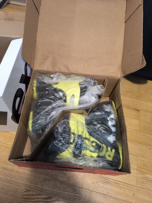 Ски обувки Rossingnol и каска Uvex (детски)