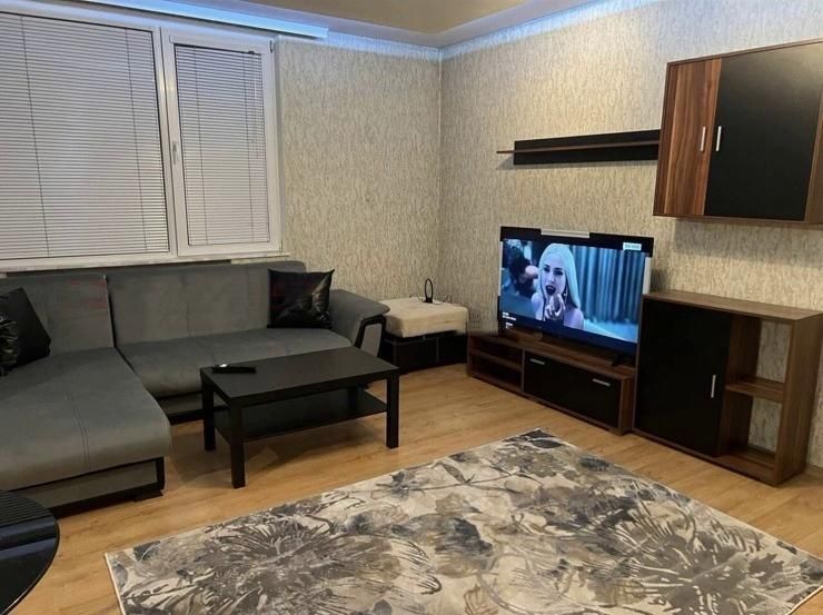 Дава се под наем Двустаен апартамент в София, Зона Б-19 - 70 кв.м за 700 € - Снимка #1