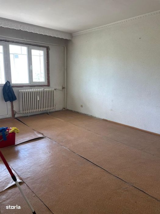Apartament 2 camere decomandat,Bicaz ,etaj 4,sarpanta