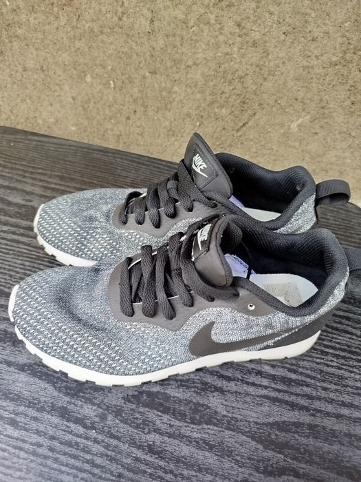 Дамски маратонки Nike черни