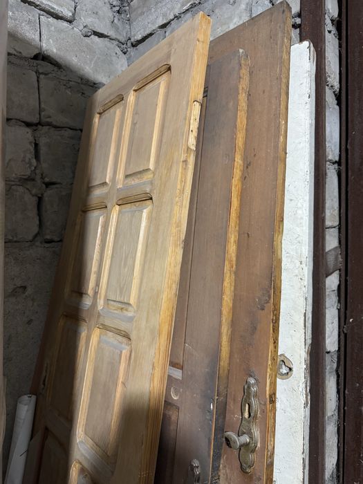 Продам двери ; много разных вариантов