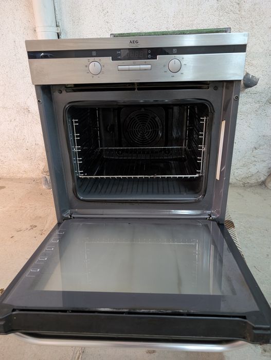 Фурна за вграждане AEG