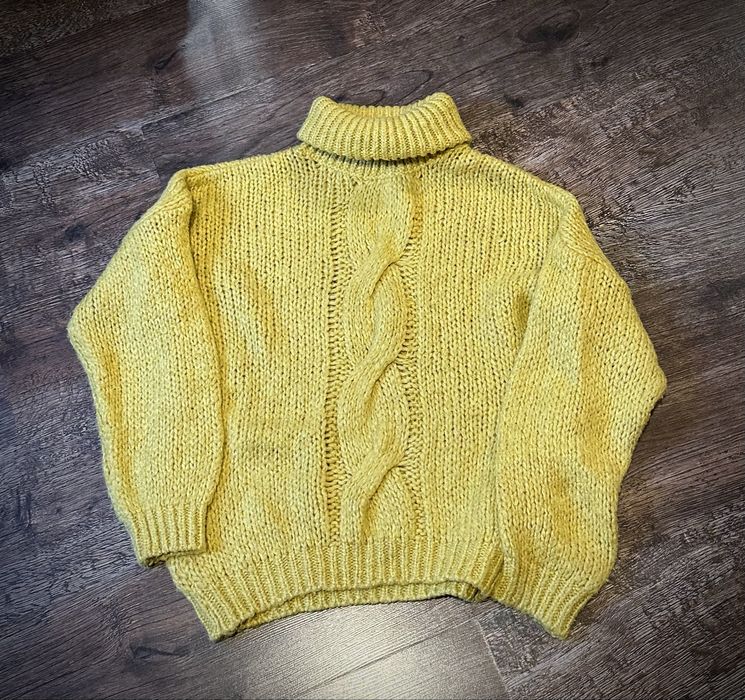 Пуловер оувърсайз в патешко жълто