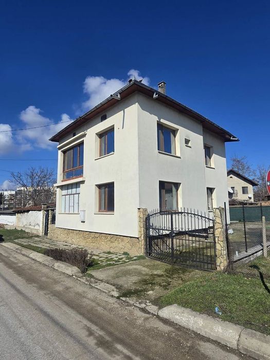 Къща в Плевен, област-гр.Гулянци площ 136 цена 85000