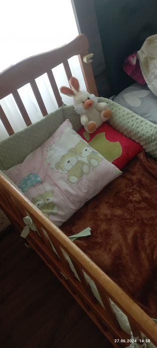 Кроватка и детские принадлежности