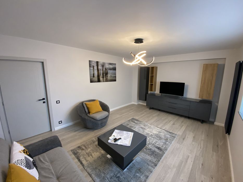 Inchiriez apartament cu 2 camere cart. 1 Mai Dej etaj 1