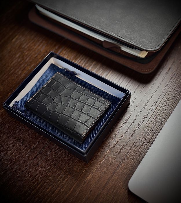 Portcard din piele naturala lucrat manual