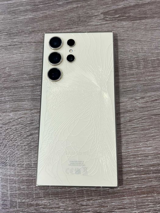 Samsung S24 Ultra 256GB Пукнат гръб