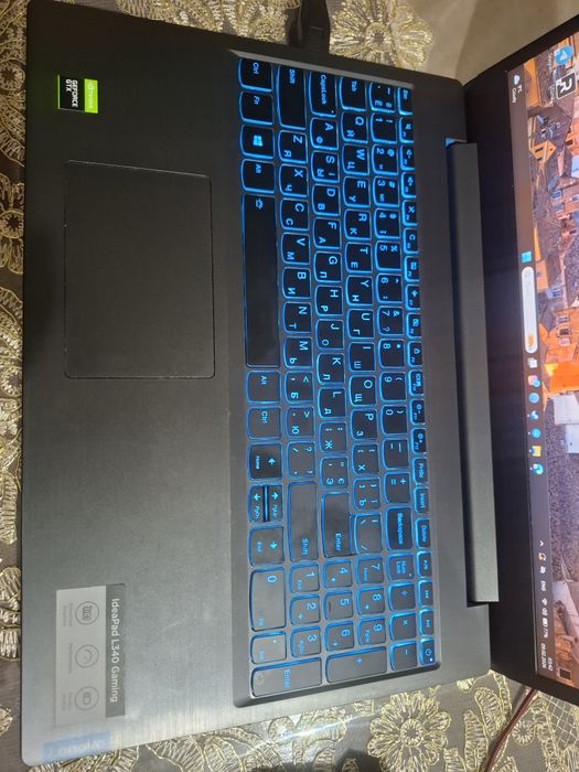 Lenova игравой ноутбук сотилади.