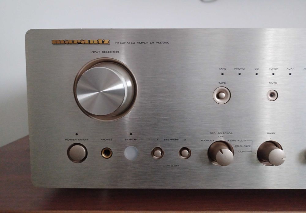 Amplificator Marantz PM 7000 cu telecomanda originala.