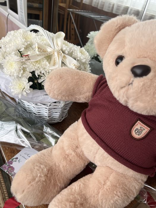 Комбо : свежие цветы + мишка