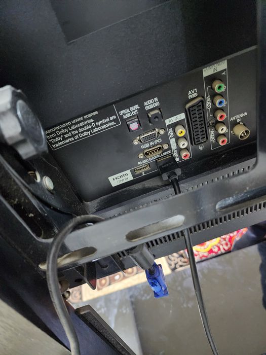 Телевизор LG 32 + стойка 100$