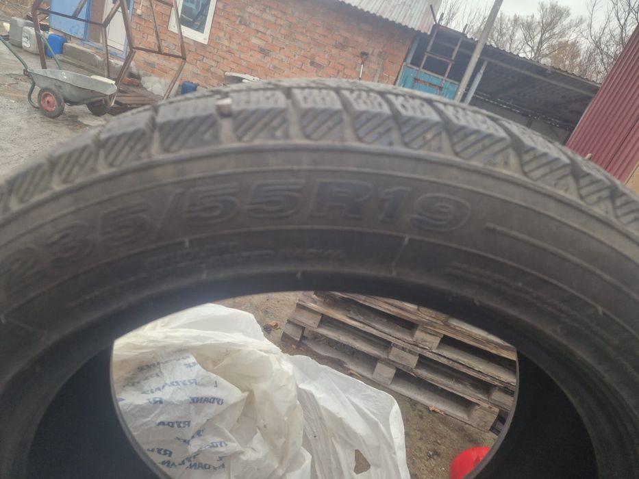 Продам шины 235/55/19