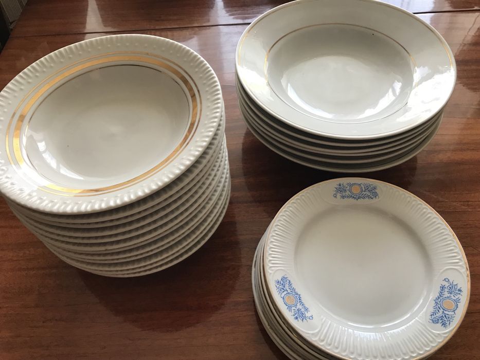 Тарелки фарфоровые