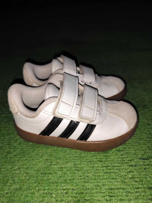 Маратонки Адидас 23 размер и топли боти Синсай 23 размер