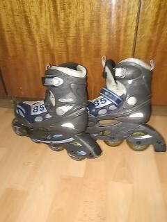 Продавам ролкови кънки.