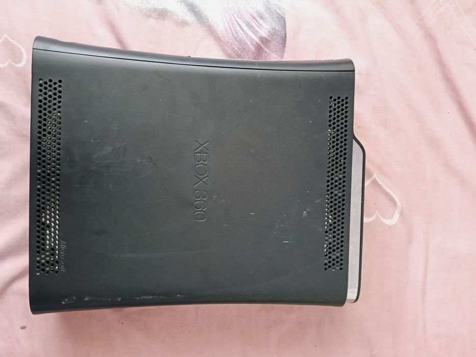 Vand xbox360 fumctionabil poti sa te joci jocuri
