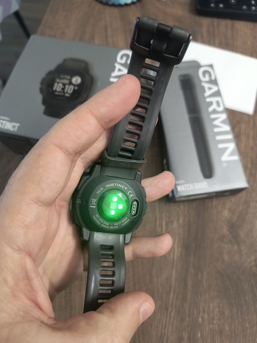 Смарт часовник Garmin Instinct 45mm + чисто нова силиконова каишка
