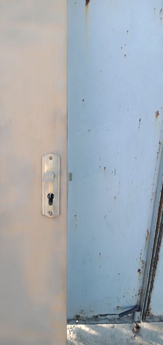 Продам 2 двери по 3000