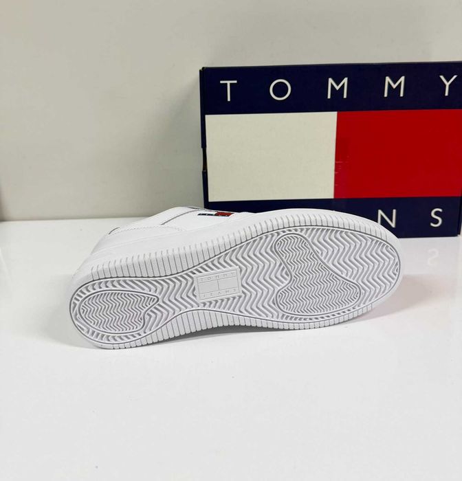 Мъжки кожени маратонки TOMMY JEANS TJM Retro Basket Ess White (Нови) - Размер 43 (27.5 см стелка)