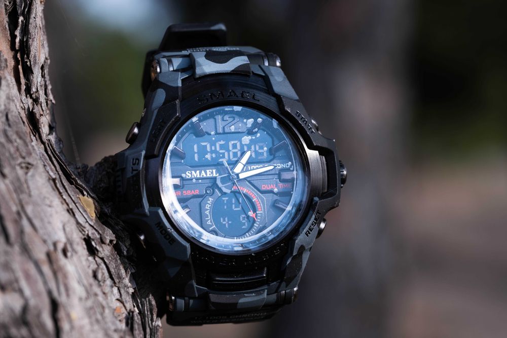 Мужские стильные часы.