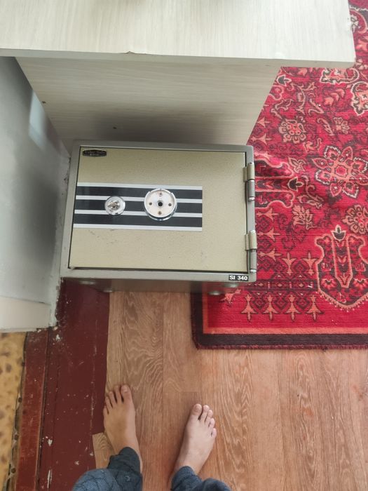 Бу сейф роботает только с ключа