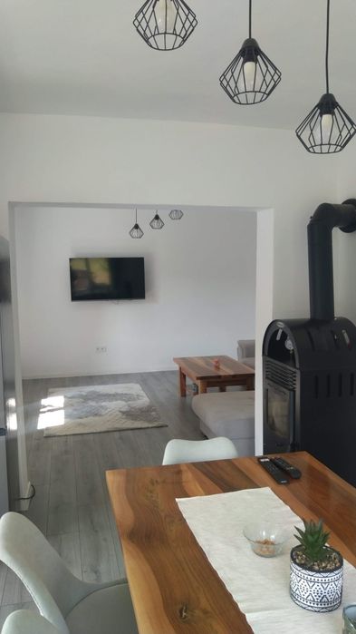 Inchiriez cabana