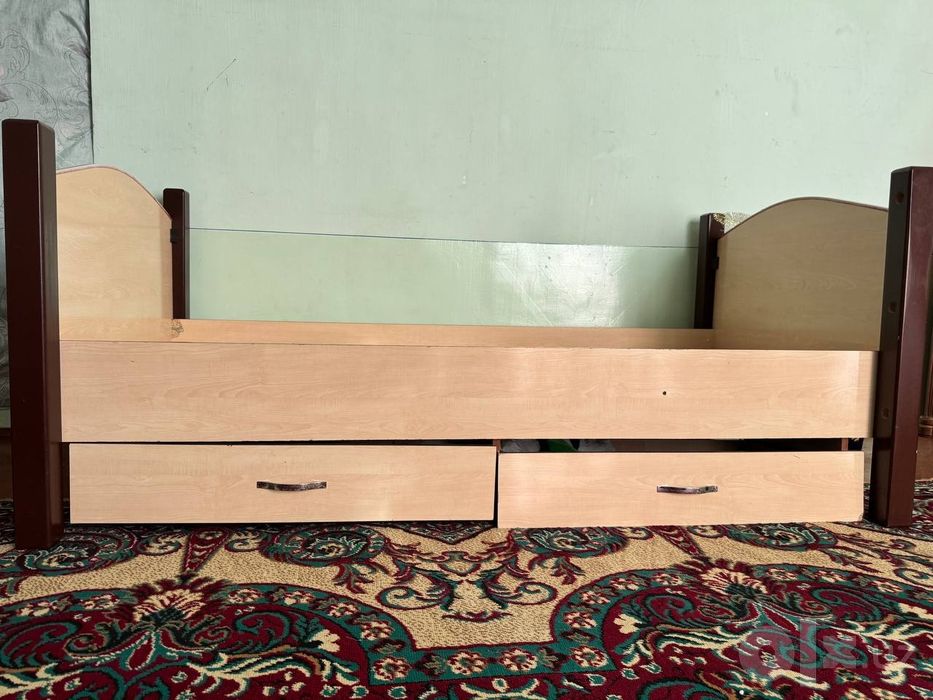 Продам двух этажную кровать
