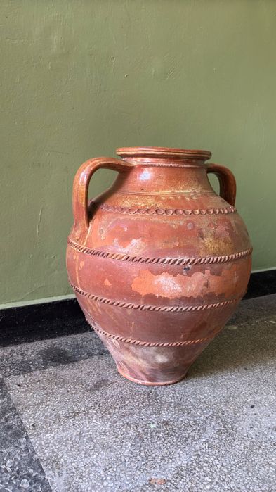 Керамична Ваза, около двадесет литра обем.
