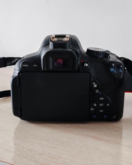 Canon EOS 650 D фотоаппарат