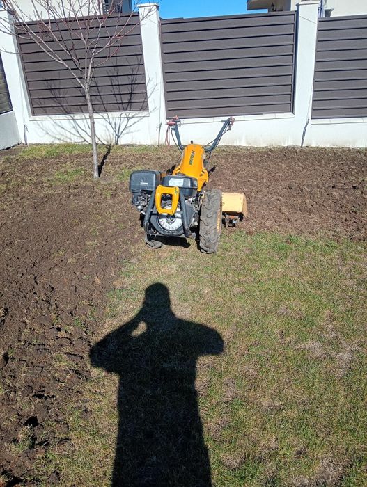 Motocultor 14 cai  frezare pregătire gazon