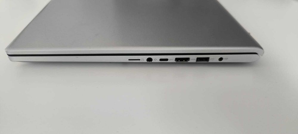 Laptop Asus Vivobook 17" ca nou !