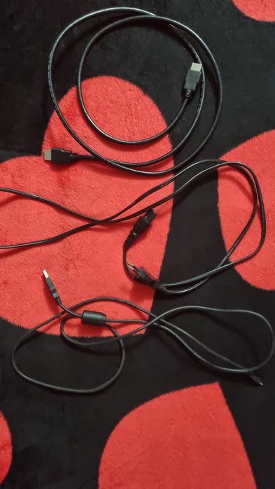 vând PS3 slim 256 și după controllere