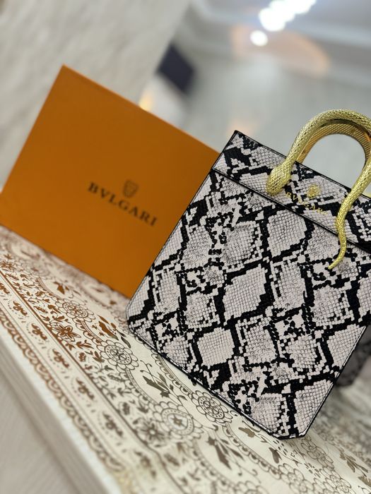 Ayyollar sumkasi BVLGARI