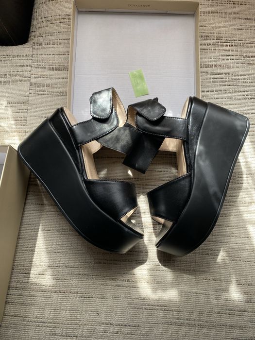 Дамски сандали на платформа