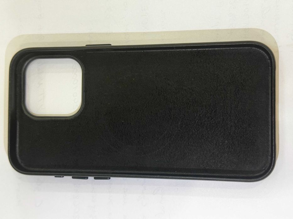 Чехол для iPhone 15 Pro Max, черный пластиковый, MagSafe