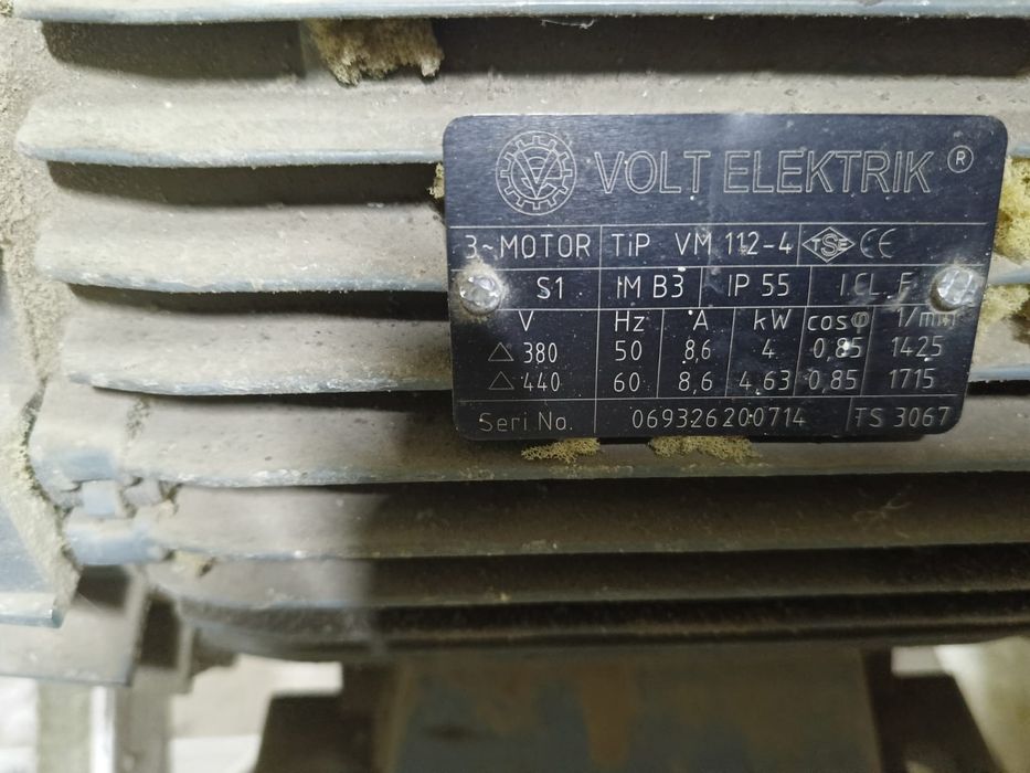 Продам трехфазный электродвигатель