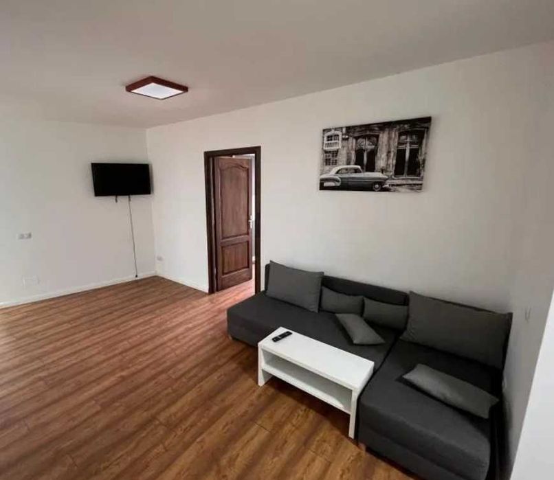 Дава се под наем Тристаен апартамент в Пловдив, Център - 90 кв.м за 351.9 € - Снимка #1