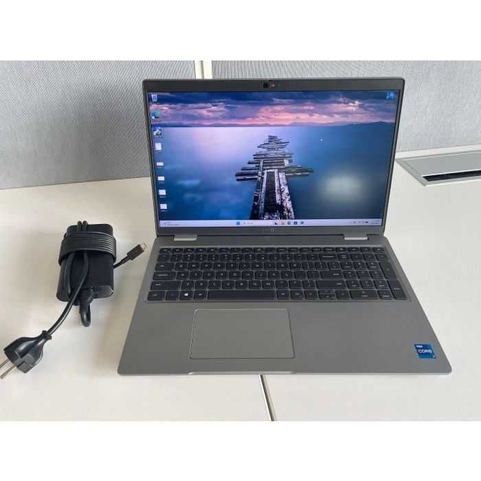Лаптоп Dell Latitude 5521 (i7, 32GB RAM, 512GB SSD, 15.6-инчов)