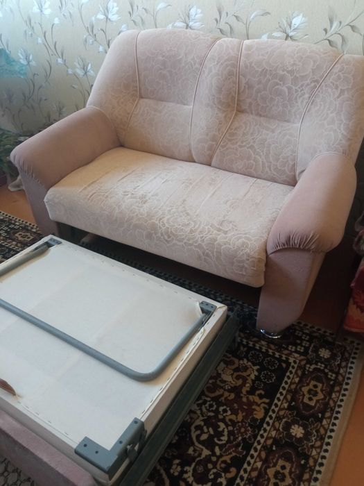 Продам диван-кровать. Б/у. В отличном состоянии.