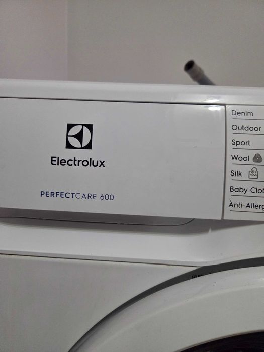 Продавам пералня Electrolux EW6S427W - PerfectCare600, 7 кг