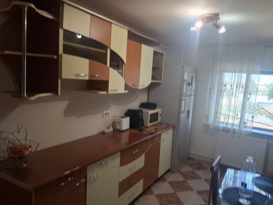 De închiriat apartament 2 camere Bucovina