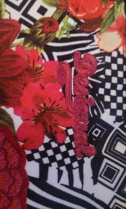 Desigual нова красива маркова чанта