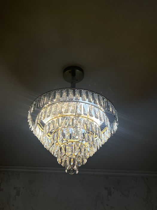 Продам люстру практически новая