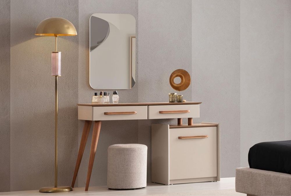Уникално стилна тоалетка със стол и огледало