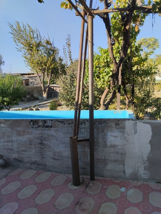 Ховли Уй сотилади.Кирпичныйда Амангельды кучаси.Нархы:65.000 && келиша